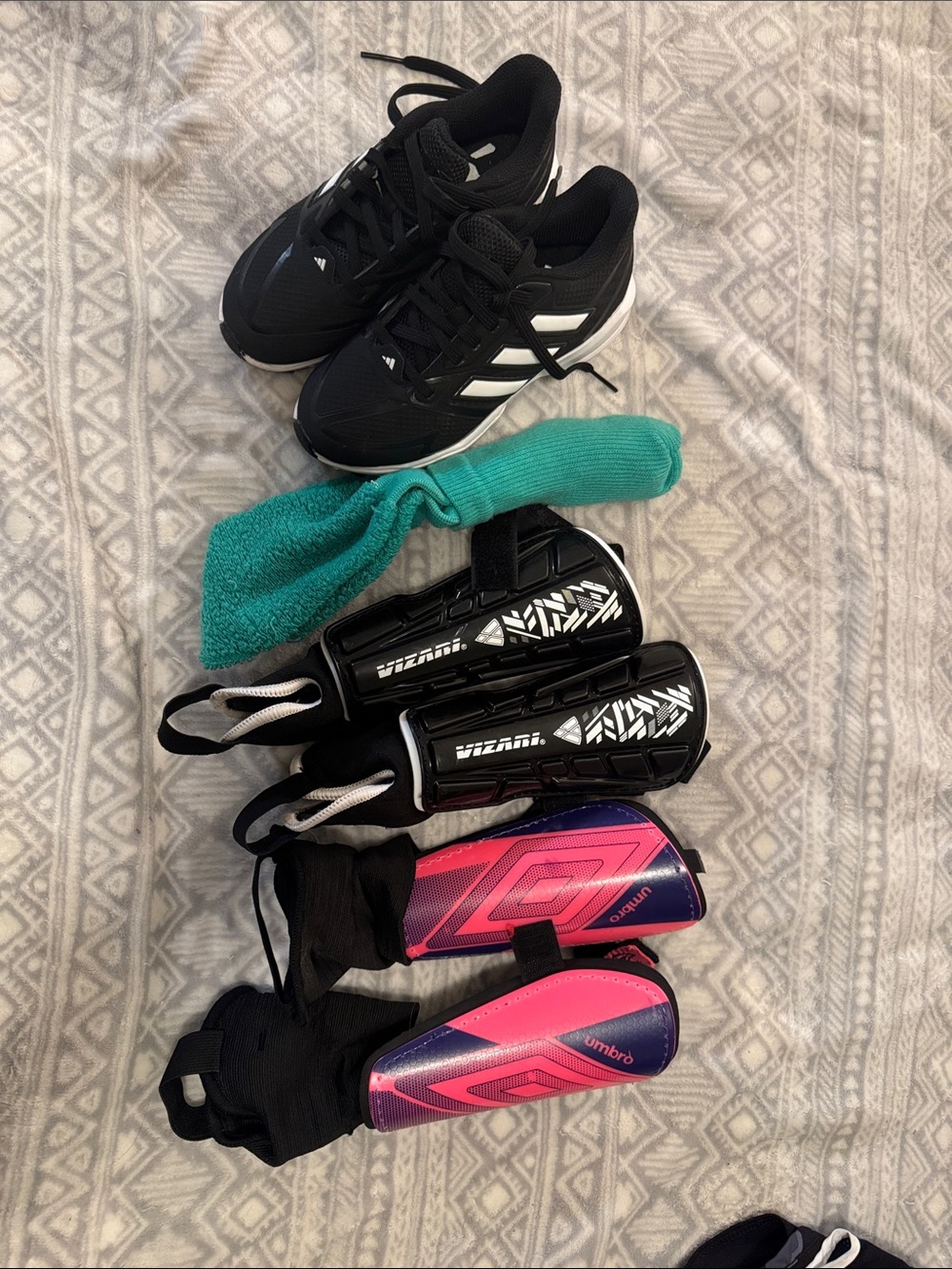 Umbro Pink and Black girls/boys Soccer Shin Guards with Ankle Sleeves